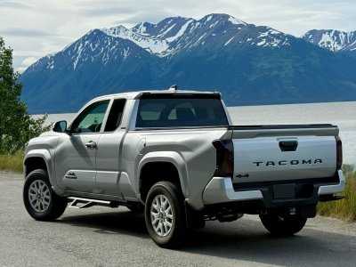 Toyota Tacoma XtraCab 2024-2026 Nerf Bars Drop Step